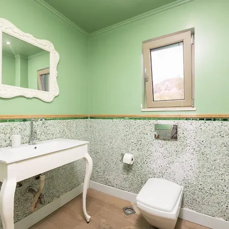 Pomegranate Tree Willa